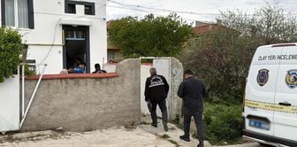 He heated water with a camping gas cylinder to take a shower; he died from gas leak poisoning.