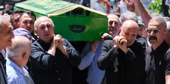 Mevlüt Çavuşoğlu put his shoulder under his brother's coffin