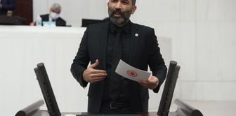 باريس أتاي، الذي يبتعد عن السياسة، في رحلة حب مع الممثل الشهير