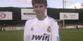 Did you recognize this child? Now the whole world is chasing after him.