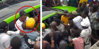 Osimhen got out of his car and scolded Nigerian fans who blocked his way.