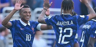He is trembling at the sight of these men! France is already winking at the final.