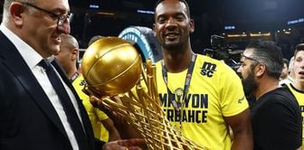 Dyshawn Pierre, who left Fenerbahçe, signed for the arch-rival.