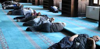 In Diyarbakır, tourists took refuge in mosques to protect themselves from the hot weather
