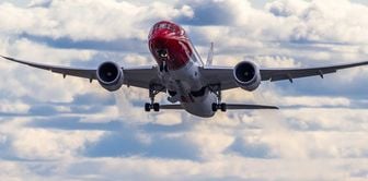 Airlines made a bet! The loser used their rival's logo for 24 hours.