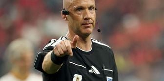 Surprise move from MHK! Anthony Taylor officially started his duty.