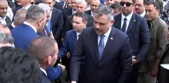 Министр внутренних дел Чифтчи и министр юстиции Гюрлек в Эсеньюрте
