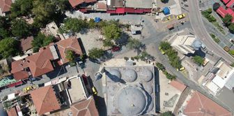 С наступлением темноты он принимает в 100 раз больше своего населения.