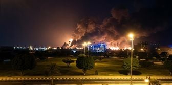Ближний Восток — место пожара! Нефтеперерабатывающий завод в Саудовской Аравии был поражён.