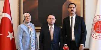 التقى الوزير غورلك بعائلة محسن يازيجي أوغلو: هذه أولى الصور