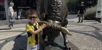 The little Fenerbahçe fan whose jersey was taken off is in Kadıköy! His pose is getting flooded with likes.