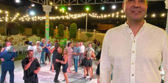 The wedding was cancelled but the hall was not left empty! In Nazilli, the groom was the sole star of the night.