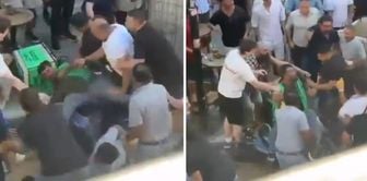 Они избили курьера ногами и кулаками