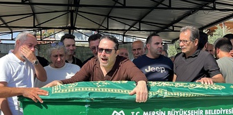 Singer Atilla Taş's daughter was buried amid tears.