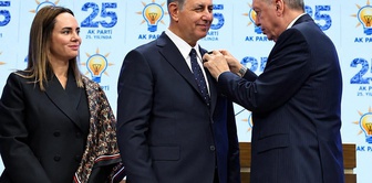 Announced on TRT screens! Good news for the people of Izmir from Cemil Tugay, who wears an AK Party badge.