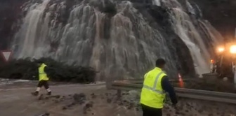 On the Northern Marmara Motorway, water overflowed onto the roads, and traffic came to a standstill.