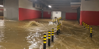 Water flooded the parking lot of a luxury plaza in Istanbul! The reaction was not delayed.