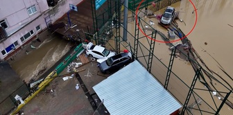 Footage showing the scale of the disaster in Istanbul! A vehicle was dragged into the stadium.