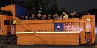 Incredible rescue in Istanbul! They evacuated 200 people like this.