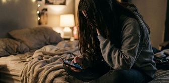 When she saw the message from her boyfriend, she left the house.