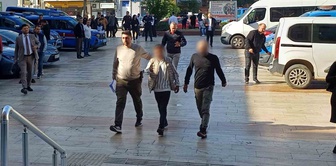 في أيدين، أُلقي القبض على رجل يُزعم أنه هدد زوجته بالسلاح أثناء هروبه مع عشيقته، بعد كسر زجاج سيارته.