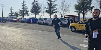 In Manisa, the gendarmerie got 3 KPSS candidates stranded in a vehicle with a flat tire to the exam with 1 minute to spare.