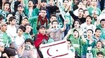 İşte Rum Derbisinde Açılan KKTC Bayrağı