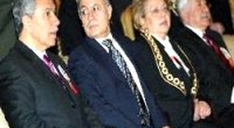 Yeni Köşk Tartışması: Sezer mi Vekaleten Arınç mı?