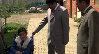 Tavşanlılı Beyza'nın Akülü Araba Sevinci