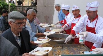 Vakıflar Bölge Müdürlüğü'nden Bin Kişiye Yemek İkramı