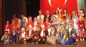İlköğretim Öğrencilerinden Atatürk Oratoryosu