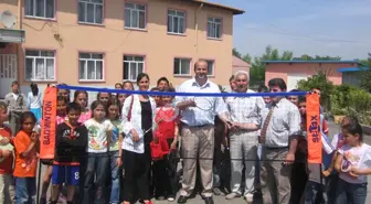 Nehirkent Belediye Başkanı, Öğrencilere Badminton Takımı Hediye Etti