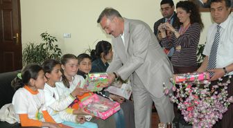 Kars'ın Kültür Elçisi Çocukları Belediye Başkanını Ziyaret Etti