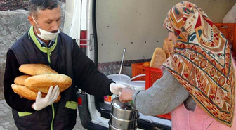 Tepebaşı Belediyesi'nden Yaşlıların ve Engellilerin Evlerine Sıcak Yemek Servisi