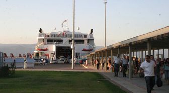 Hızlı Feribotun Kapakları Açılmayınca Yolcular 1 Saat Gecikmeli İndi