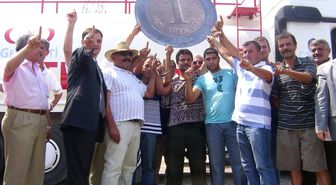 Genç Parti İzmir'de 1 YTL'ye Mazot Dağıttı