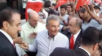 Takım Elbiseli Yankesici CHP Mitingini Karıştırdı