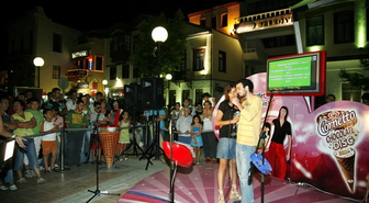 Çeşme'den Karaoke Aşkı Aktı