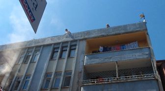 Akyazı'da Bir Apartmanda Çıkan Yangın Korkuttu