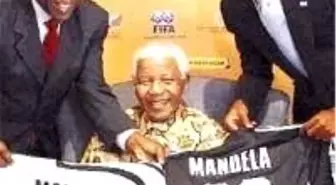 Mandela'ya Pele'li Eto'o'lu Doğum Günü