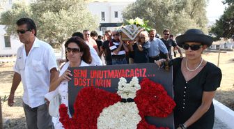Yangında Kedisini Kurtarmak İsterken Ölen Nefise Nurten Akoral Toprağa Verildi