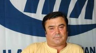 AKP'nin Birinciliği Köşe Yazarını İstifa Ettirdi