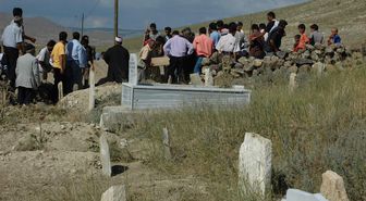 Cesedi Bulunan Anne Toprağa Verildi