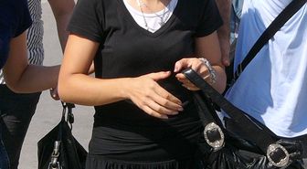 Genç Kadın, 3 Kilo Esrarla Yakalandı