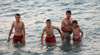 İlk Kez Denize Girdiler