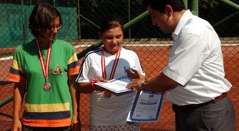 Büyükşehir Kortlarında Tenis Şöleni