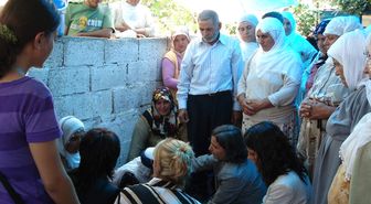 DTP'li Vekillerden Kazada Ölen Tarım İşçilerinin Ailelerine Taziye Ziyareti