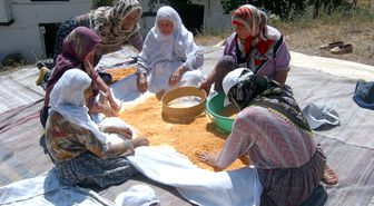 Taraklılı Hanımlar Kış Hazırlıklarına Tarhana ile Başladı