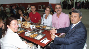 Başkan Eraydın'dan 2 Bin Vatandaşa İftar Yemeği