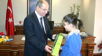 Anayasa İlköğretim Okulu Öğrencileri Vali Can Direkçi'yi Ziyaret Etti